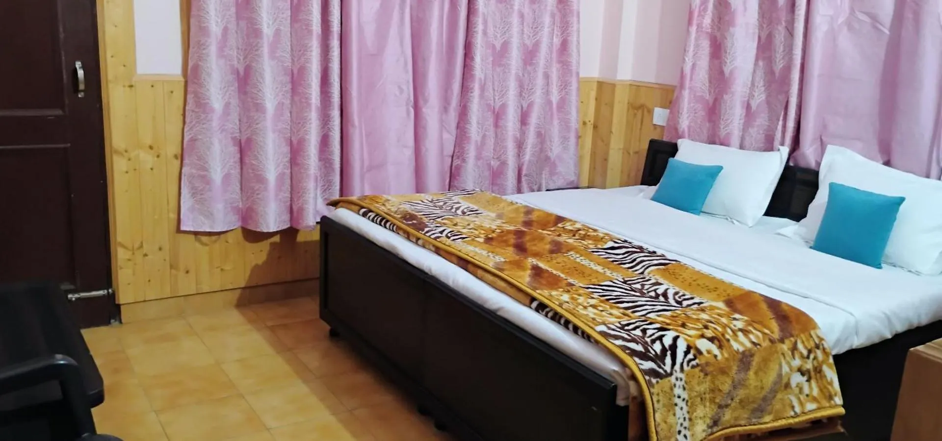 Thakur Homes- Couple And Family Friendly Homestay شيملا 0*,
