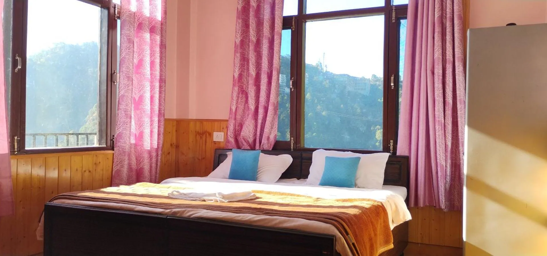 Thakur Homes- Couple And Family Friendly Homestay شيملا 0*,  الهند